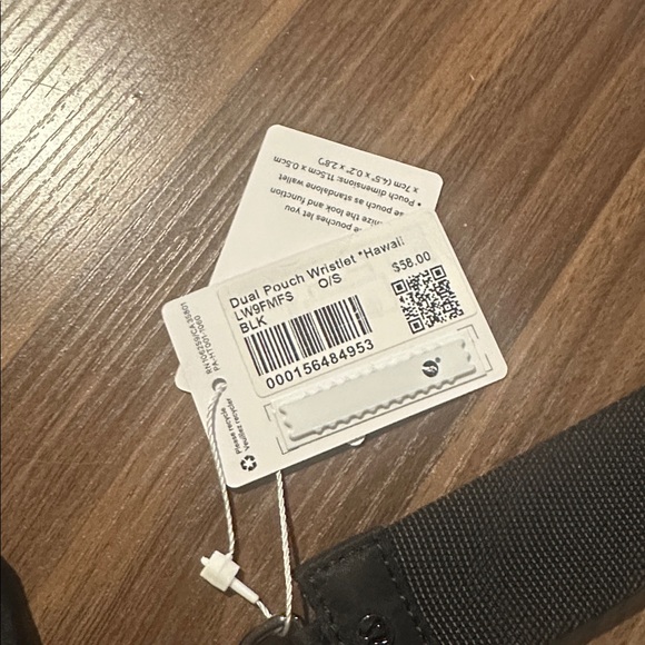 RARE NWT Lululemon Dual Pouch Wristlet *Hawaii
Black - Picture 2 of 3